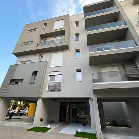 Leaf With Private Parking *