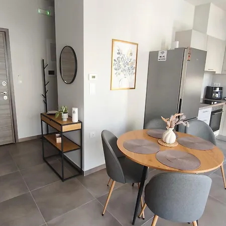 Leaf With Private Parking Βόλος