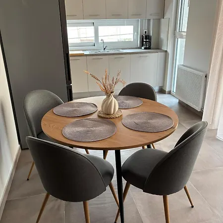 Leaf With Private Parking * Βόλος