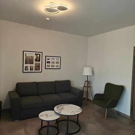 Leaf With Private Parking Βόλος