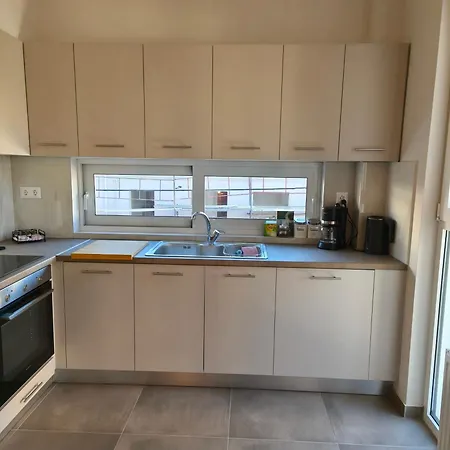 Leaf With Private Parking * Βόλος