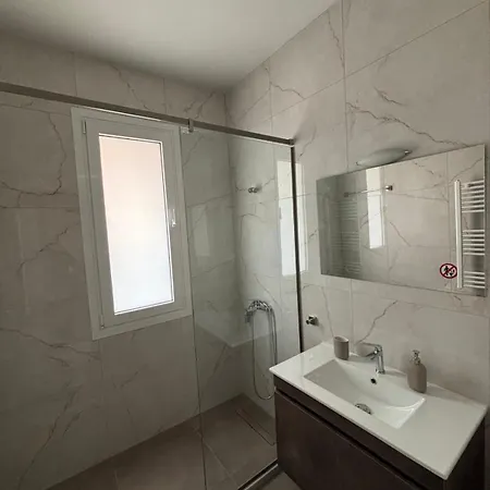 Leaf With Private Parking * Βόλος