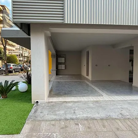 Leaf With Private Parking *