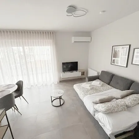 Leaf With Private Parking Apartamento