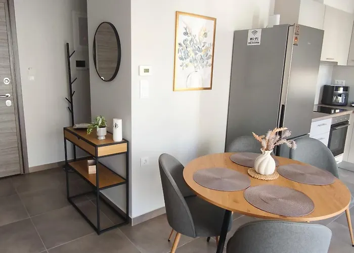 Leaf With Private Parking Volos