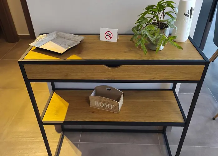 Leaf With Private Parking