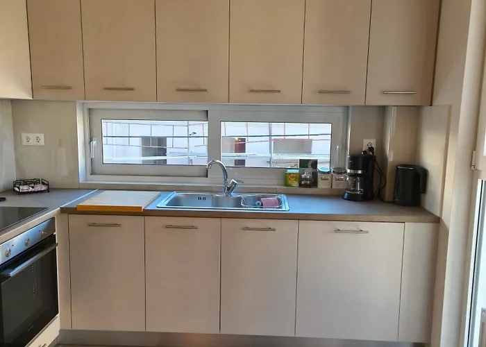 Leaf With Private Parking * Volos