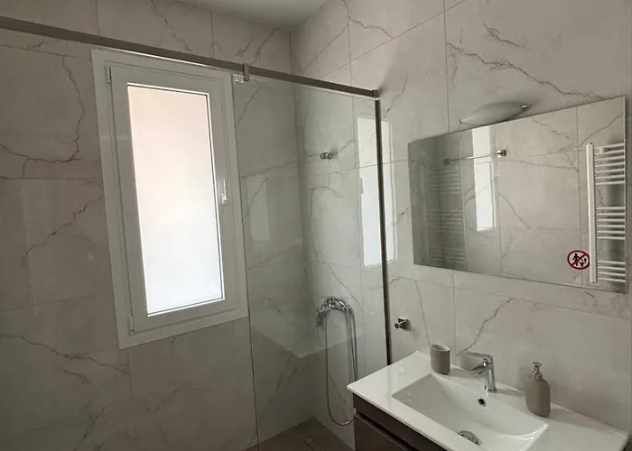 Leaf With Private Parking * Volos