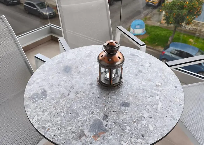 Leaf With Private Parking Apartment *