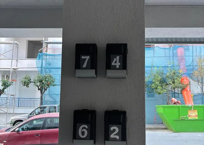 Leaf With Private Parking Apartment