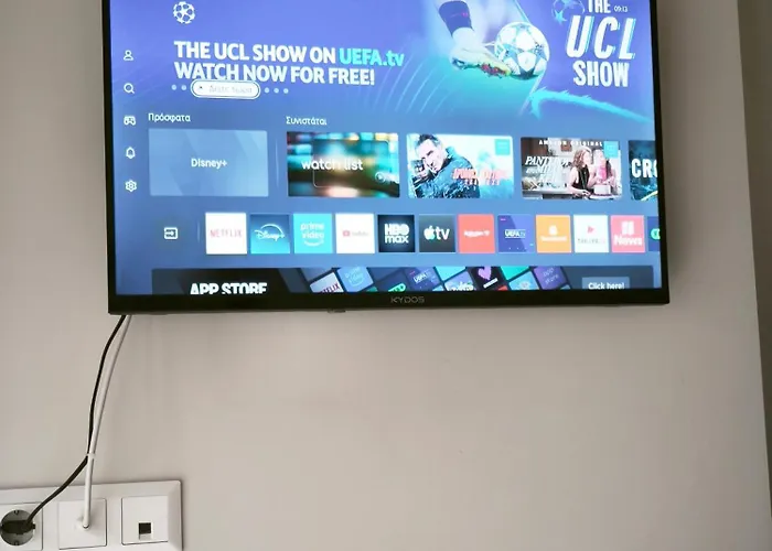 Leaf With Private Parking Apartment Volos