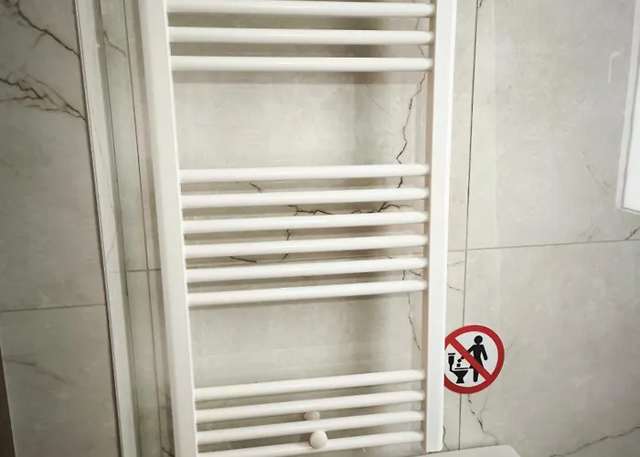 Leaf With Private Parking *