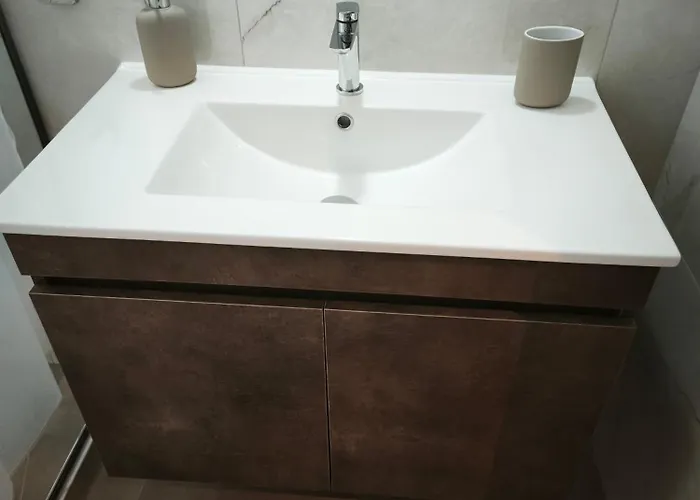 Leaf With Private Parking Apartment