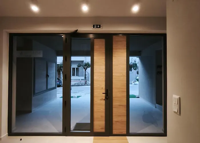 Apartment Leaf With Private Parking *