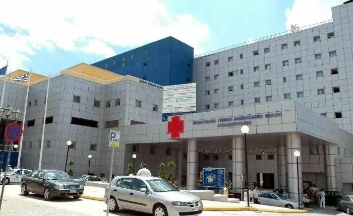 Leaf With Private Parking Apartment Volos